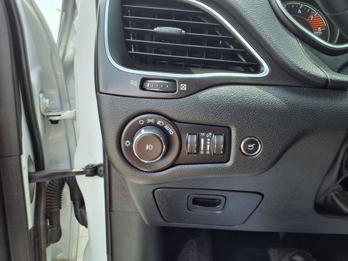 Used 2022 Jeep Cherokee Trailhawk w/ Comfort/Convenience Group AWD/4WD image 13