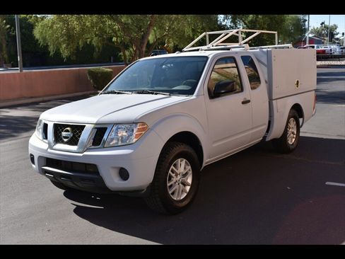 Used 2016 Nissan Frontier SV RWD image 3