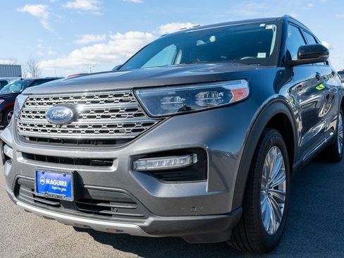 Used 2022 Ford Explorer Limited w/ Limited Technology Package image 2