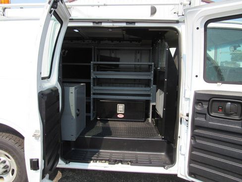 Used 2016 Chevrolet Express 2500 RWD image 16