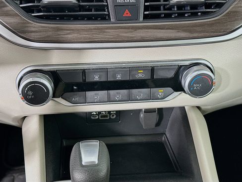 Used 2025 Nissan Altima 2.5 SV image 23