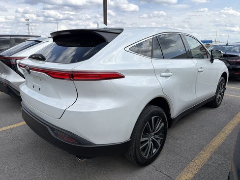 Used 2023 Toyota Venza LE image 6