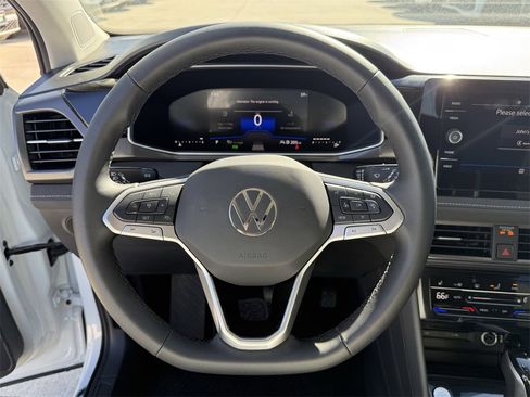 New 2026 Volkswagen Taos SE image 14