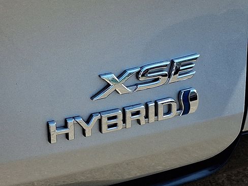 Certified 2023 Toyota Sienna XSE image 32