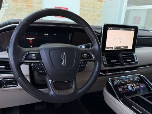 Used 2021 Lincoln Navigator L Reserve w/ Luxury Package RWD image 10
