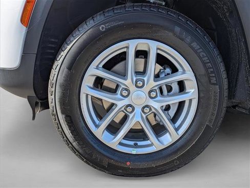 New 2025 Jeep Grand Cherokee Laredo X w/ Luxury Tech Group I image 9