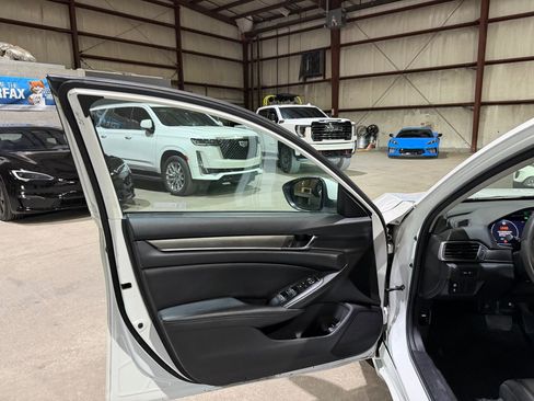 Used 2020 Honda Accord LX image 11