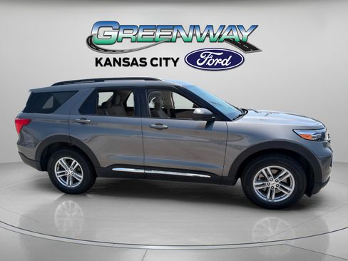 Used 2023 Ford Explorer XLT AWD/4WD image 9