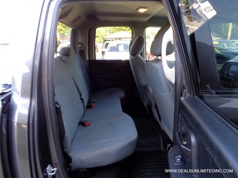 Used 2018 RAM 1500 Express AWD/4WD image 17
