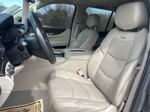 Used 2020 Cadillac Escalade Luxury image 14