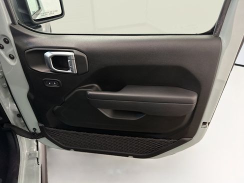 Used 2024 Jeep Wrangler Willys image 32