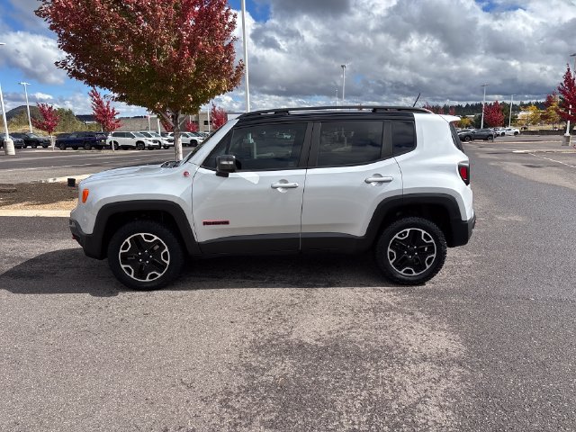 Used 2017 Jeep Renegade Trailhawk w/ Popular Equipment Group AWD/4WD image 6