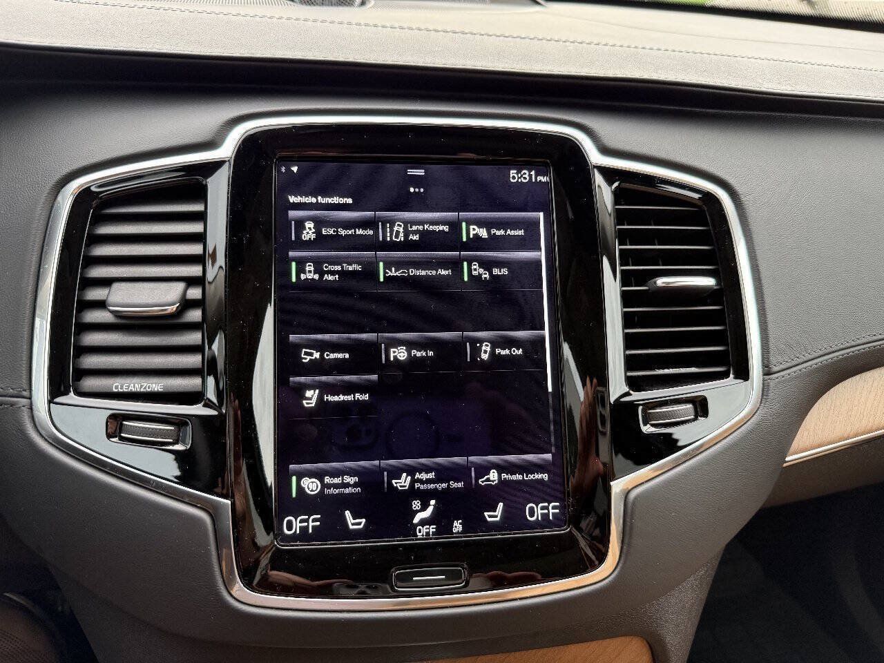 Used 2016 Volvo XC90 T8 Inscription w/ Vision Package AWD/4WD image 24