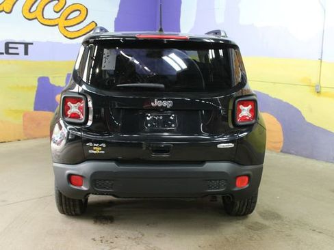 Used 2018 Jeep Renegade Latitude w/ Cold Weather Group AWD/4WD image 3