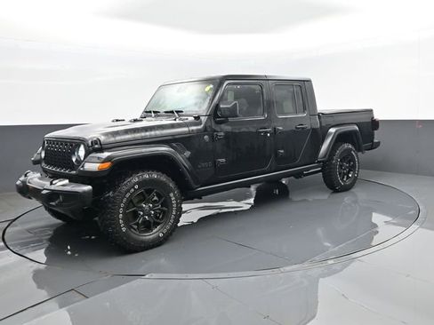 Used 2024 Jeep Gladiator Sport AWD/4WD image 2