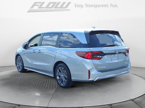 New 2026 Honda Odyssey Touring image 5