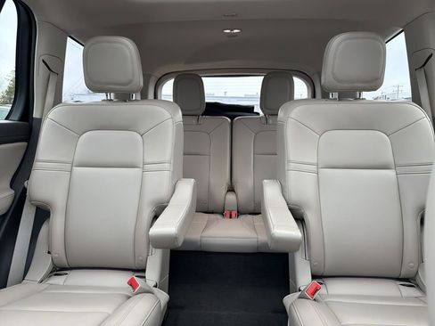 Used 2023 Lincoln Aviator AWD w/ Premium Package image 20