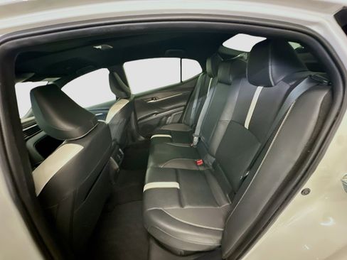 Used 2025 Toyota Camry SE FWD image 29