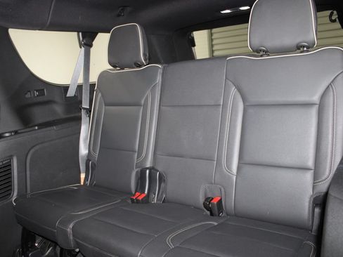 Used 2022 Chevrolet Suburban Premier RWD image 21