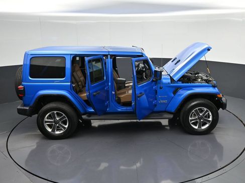 Used 2023 Jeep Wrangler Unlimited Sahara w/ LED Lighting Group AWD/4WD image 39