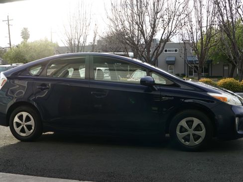 Used 2013 Toyota Prius Three image 11
