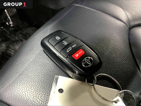 Certified 2024 Toyota Highlander XLE AWD/4WD image 15