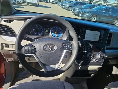 Used 2020 Toyota Sienna LE image 16