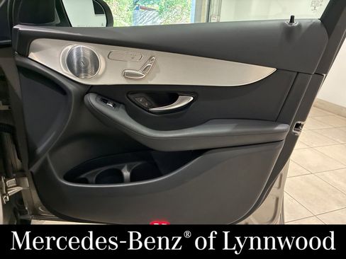 Used 2019 Mercedes-Benz GLC 300 4MATIC image 32