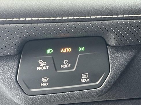 New 2026 Volkswagen Atlas SE FWD image 19