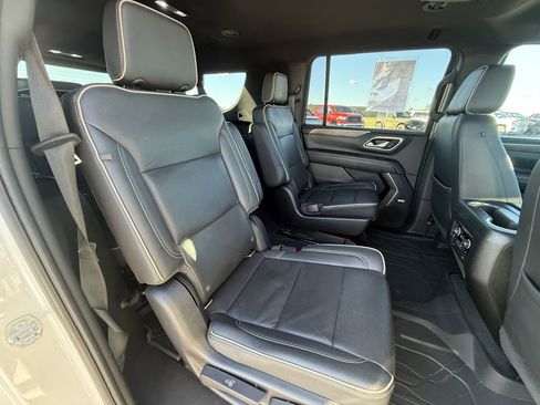 Used 2021 Chevrolet Suburban Premier image 14