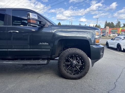 Used 2018 Chevrolet Silverado 2500 High Country image 10
