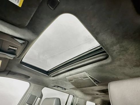 Used 2019 Cadillac Escalade ESV Platinum AWD/4WD image 22