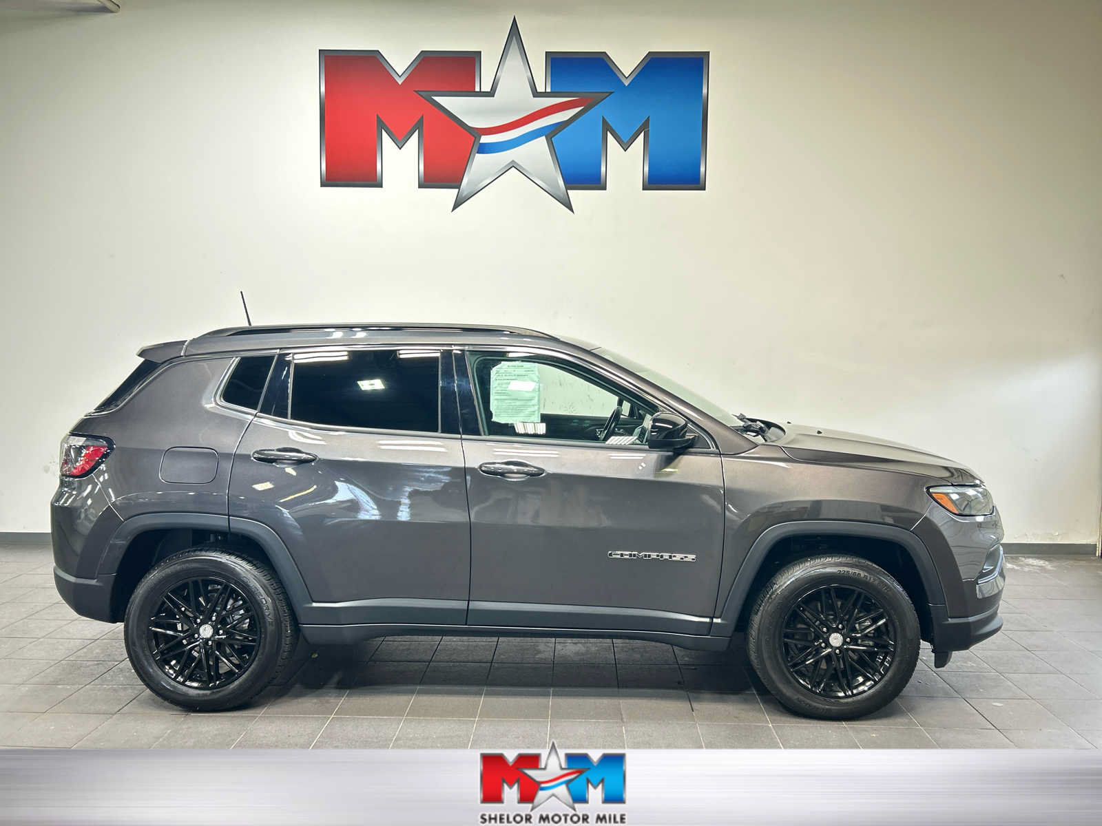 Used 2022 Jeep Compass Latitude w/ Convenience Group AWD/4WD image 1