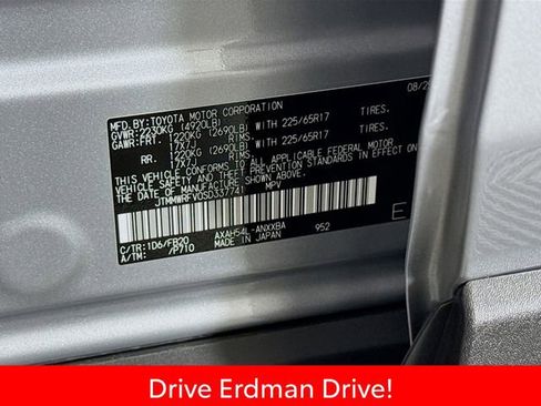 Certified 2025 Toyota RAV4 LE AWD/4WD image 31