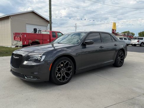 Used 2016 Chrysler 300 S RWD image 1