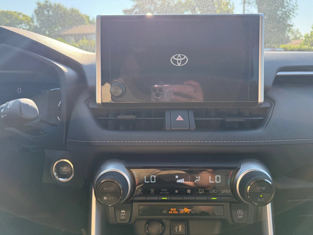 Used 2025 Toyota RAV4 XLE FWD image 23