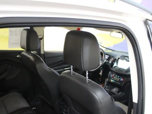 Used 2017 Ford Escape SE w/ Equipment Group 201A FWD image 10