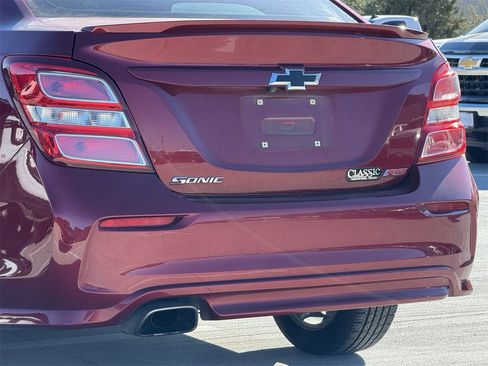 Used 2020 Chevrolet Sonic LT w/ Convenience Package image 6