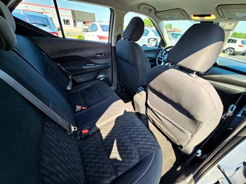 Used 2021 Nissan Kicks SV image 16