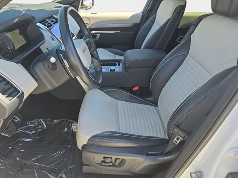 Used 2023 Land Rover Discovery HSE R-Dynamic image 17