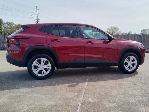 Used 2025 Chevrolet Trax LS image 11