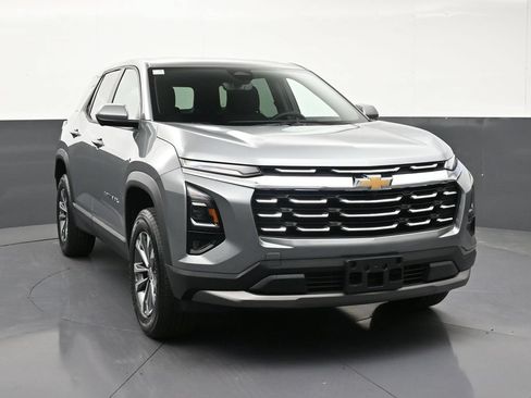 Used 2026 Chevrolet Equinox LT w/ Safety and Technology Package FWD image 7