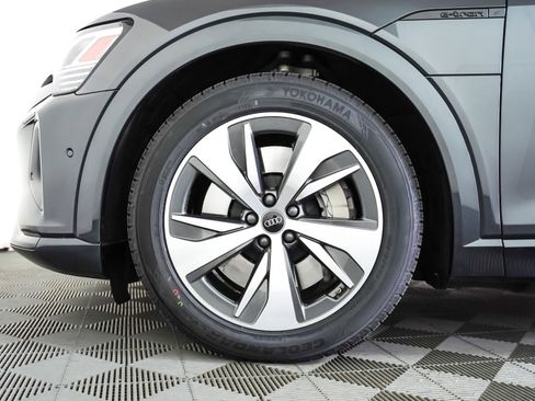 Used 2024 Audi Q8 e-tron Premium Plus w/ Premium Plus Package image 6