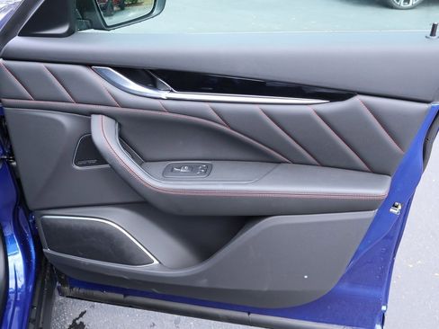 Used 2024 Maserati Levante GT Ultima image 13