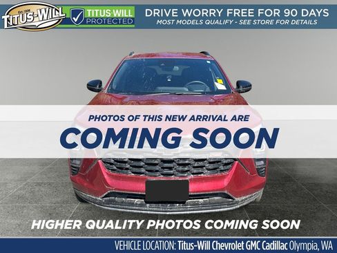 Used 2025 Chevrolet Trax RS w/ Driver Confidence Package image 2