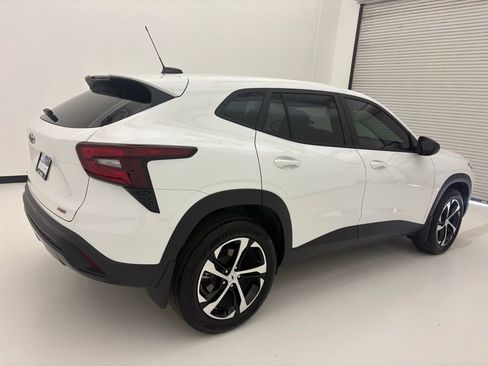 Certified 2025 Chevrolet Trax RS FWD image 19
