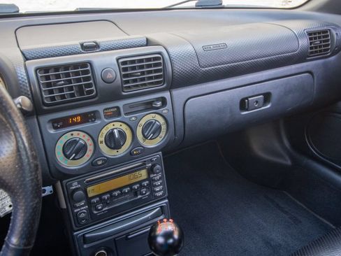 Used 2002 Toyota MR2 RWD image 18