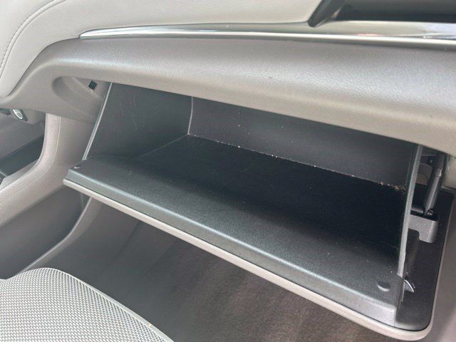 Used 2021 Chevrolet Traverse LT FWD image 47