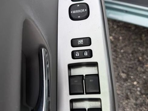 Used 2017 Toyota Prius V Three w/ Carpet Mat Package FWD image 16
