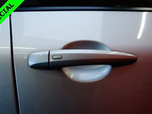 Used 2022 Nissan Rogue SV image 86